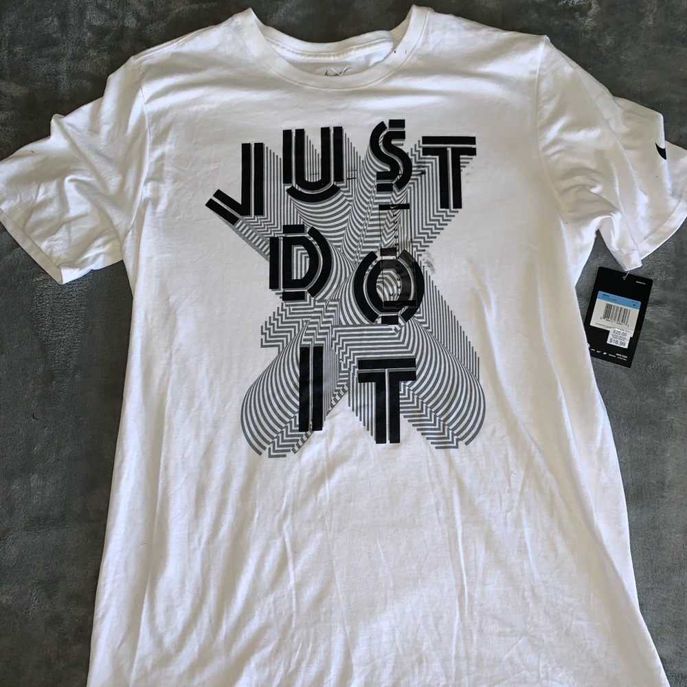 Men’s Nike Shirt.